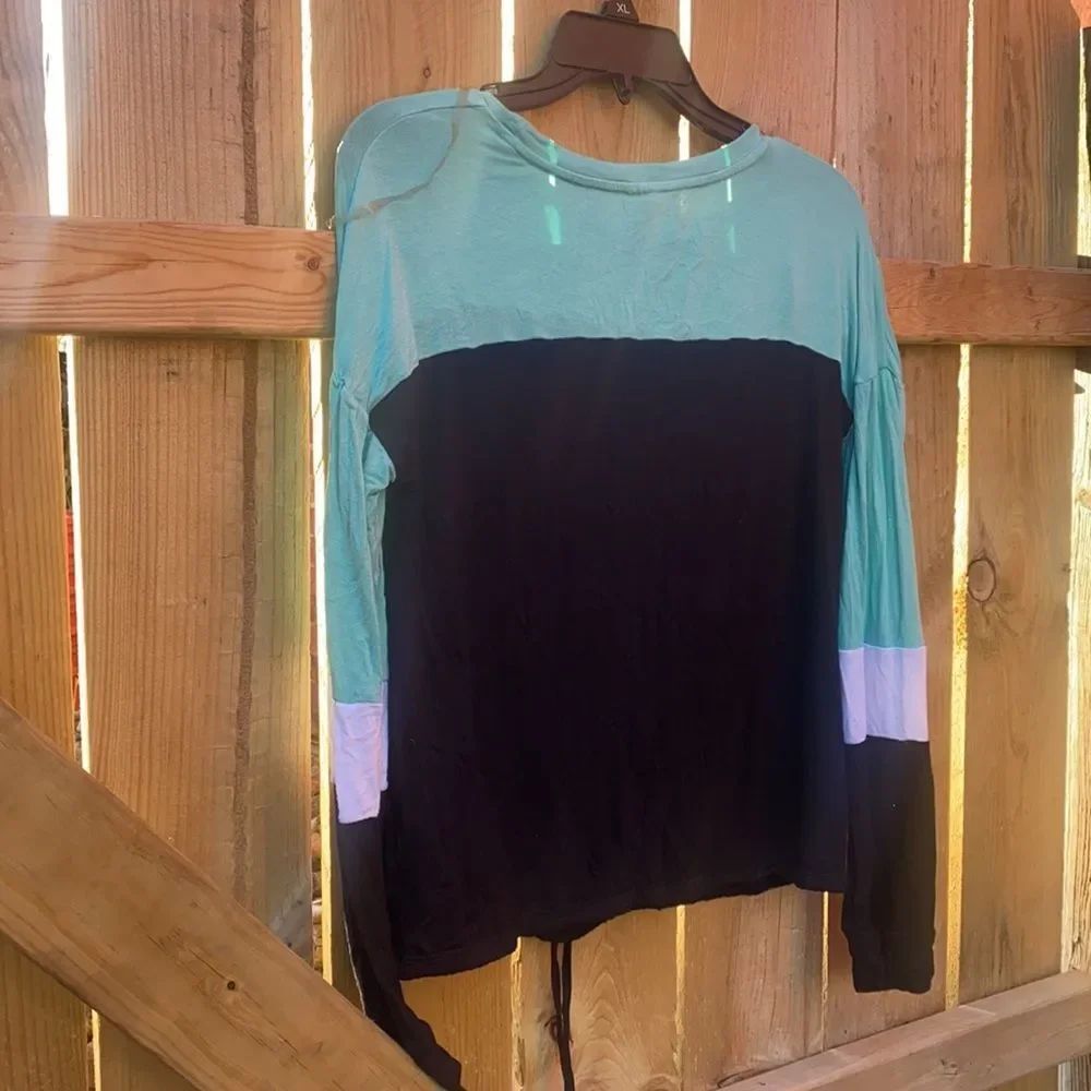 Colorblock top sz. M - Picture 5 of 5
